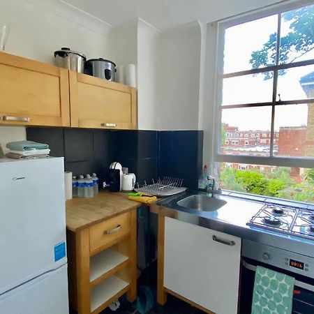 2 Bedroom Flat In Camberwell Green - Central Location With Excellent Connections To Tourist Attractions And Main London Airports Екстериор снимка