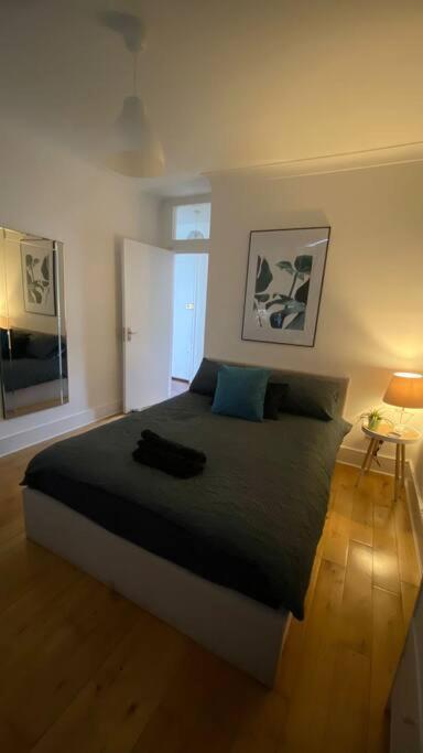 2 Bedroom Flat In Camberwell Green - Central Location With Excellent Connections To Tourist Attractions And Main London Airports Екстериор снимка