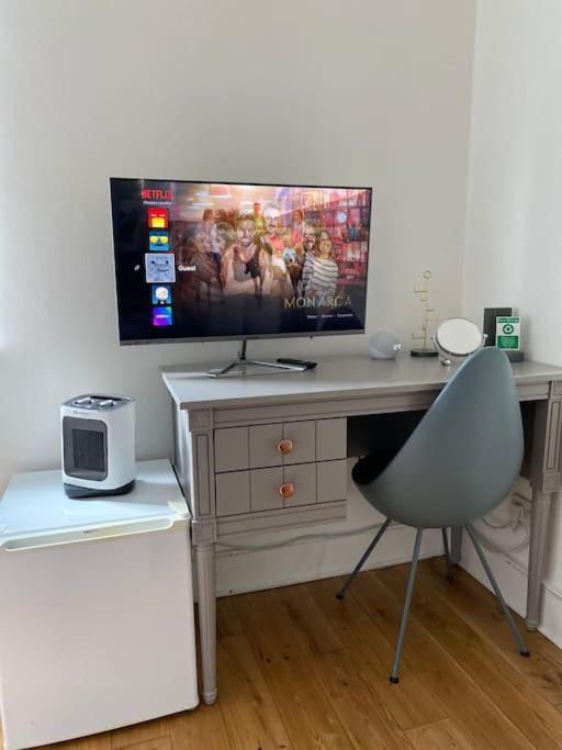 2 Bedroom Flat In Camberwell Green - Central Location With Excellent Connections To Tourist Attractions And Main London Airports Екстериор снимка