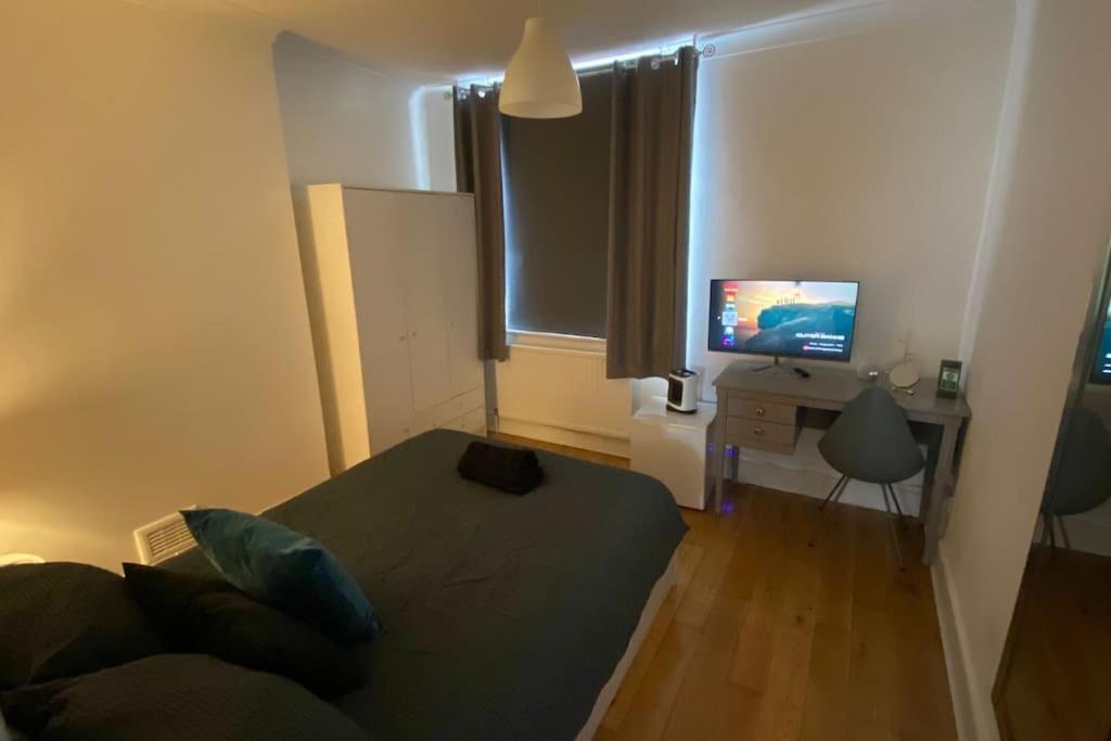 2 Bedroom Flat In Camberwell Green - Central Location With Excellent Connections To Tourist Attractions And Main London Airports Екстериор снимка