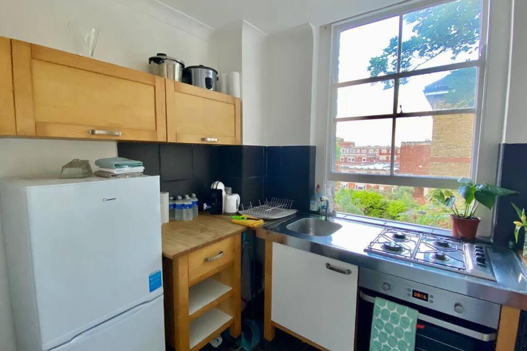 2 Bedroom Flat In Camberwell Green - Central Location With Excellent Connections To Tourist Attractions And Main London Airports Екстериор снимка