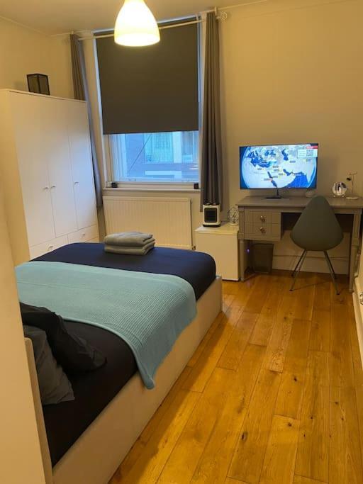 2 Bedroom Flat In Camberwell Green - Central Location With Excellent Connections To Tourist Attractions And Main London Airports Екстериор снимка